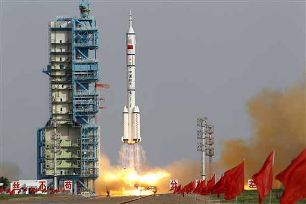 China to send 3 astronauts to space