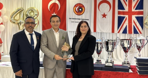 The award for the best Turkish newspaper in England was given to Avrupa Newspaper