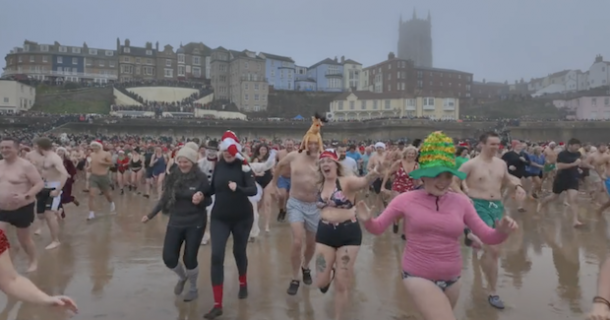 Hundreds run into sea at Boxing Day dips