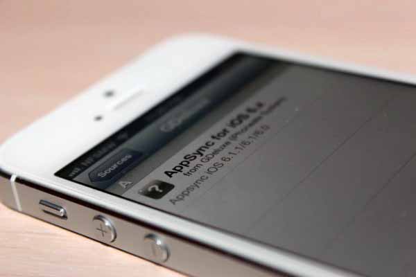 iPhone update could kill the popular Evasi0n jailbreak