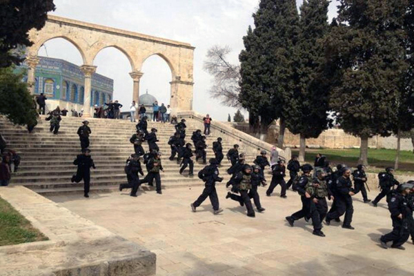 Israeli police clashed with Palestinian worshippers at the al-Aqsa
