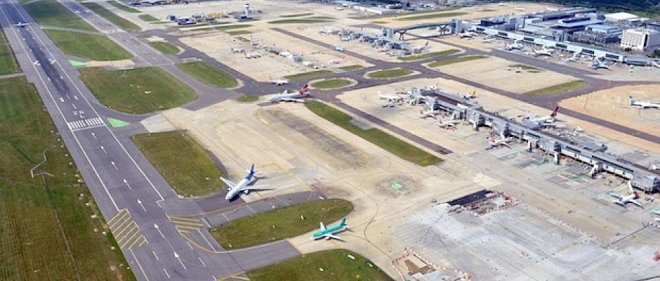 Gatwick second runway backed by government