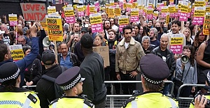 People with colored skin raise guard, fearing far-right attacks in UK